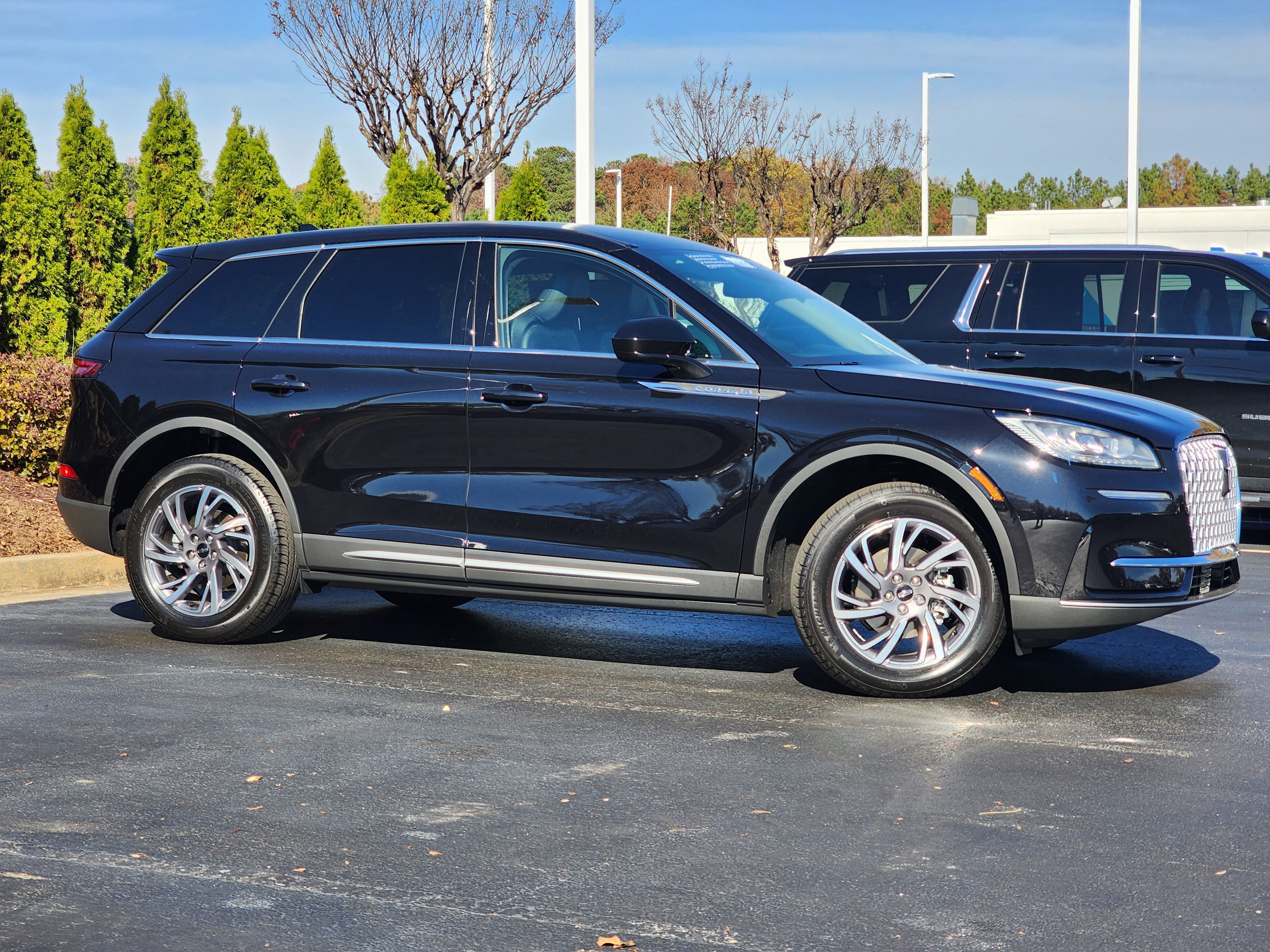 Used 2025 Lincoln Corsair FWD image 3