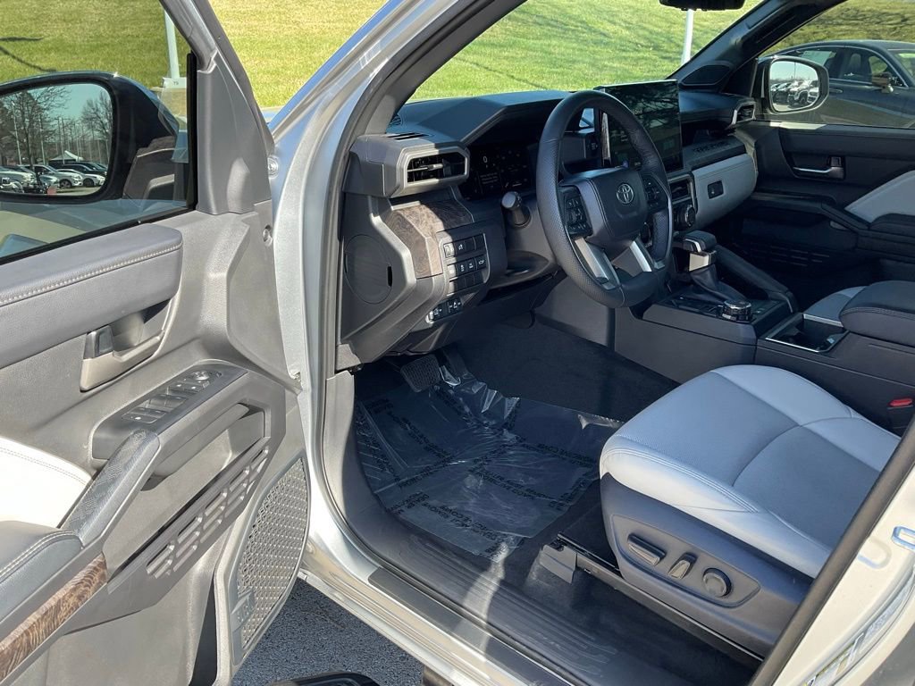 Used 2024 Toyota Tacoma Limited w/ Limited Package (LT) image 9