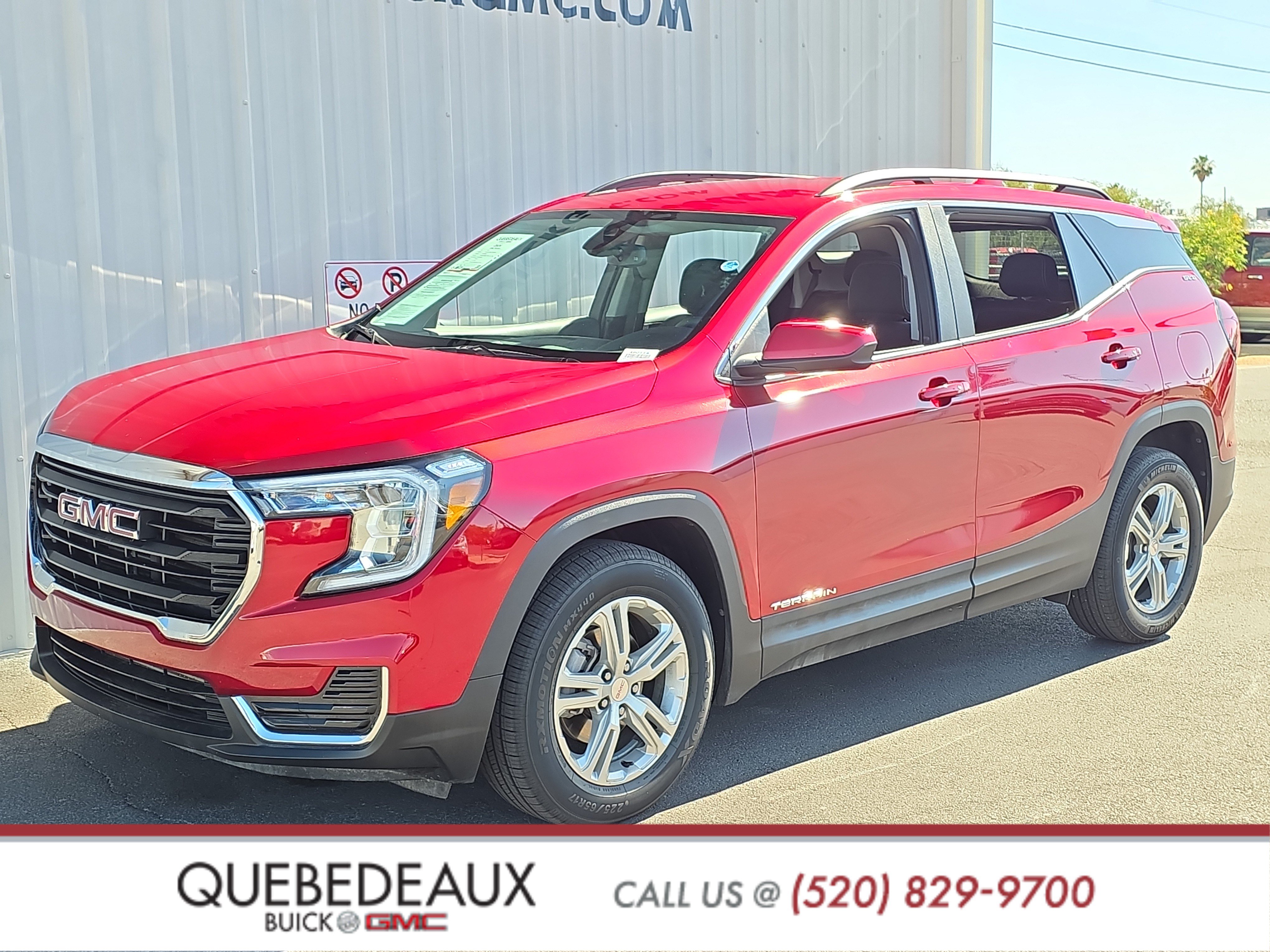 Used 2024 GMC Terrain SLE w/ Driver Convenience Package FWD image 3