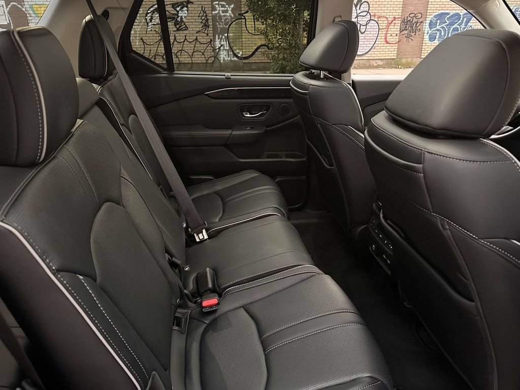 Used 2023 Honda Pilot Elite image 17