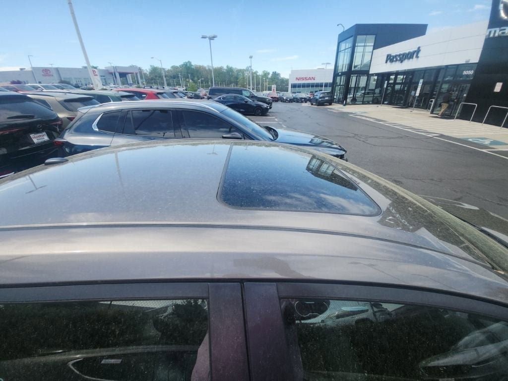 Used 2018 Toyota Corolla SE w/ SE Premium Package FWD image 17