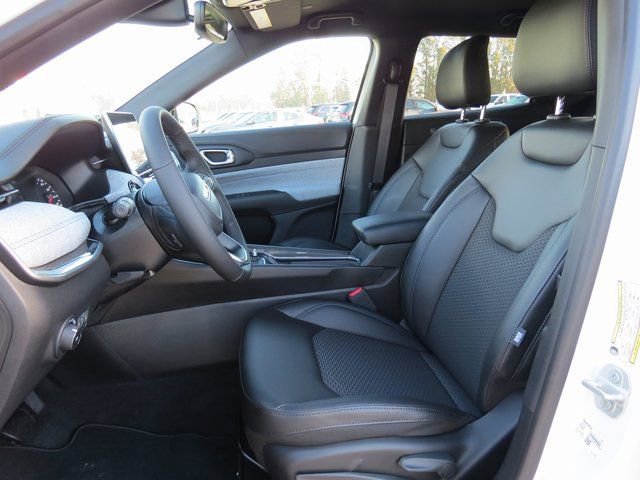 New 2024 Jeep Compass Latitude image 17