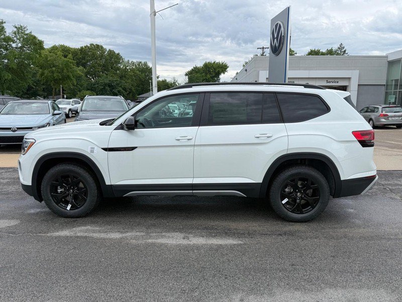 New 2026 Volkswagen Atlas Peak Edition AWD/4WD image 2