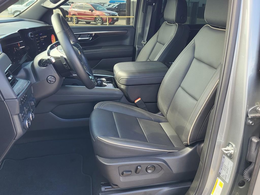 Certified 2025 Chevrolet Tahoe Premier w/ Sun And Tow Package AWD/4WD image 17