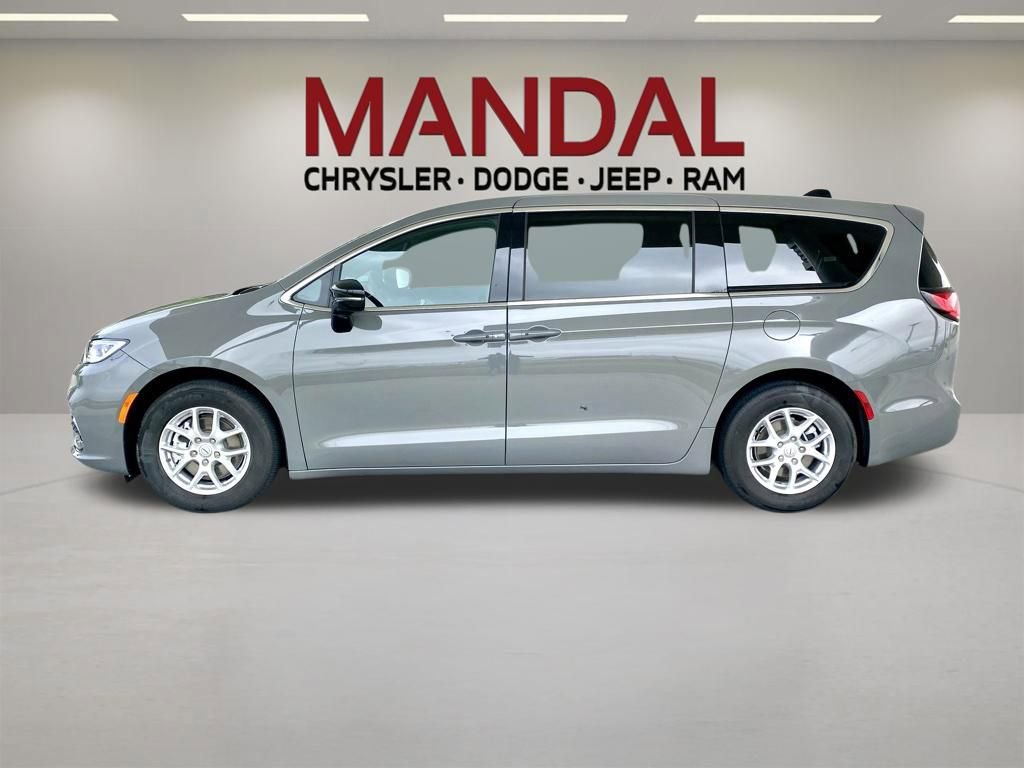 Used 2025 Chrysler Pacifica Select FWD image 9