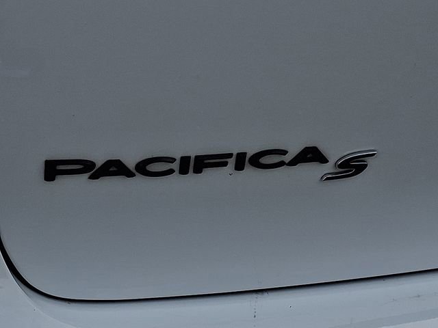 Used 2025 Chrysler Pacifica Limited image 30