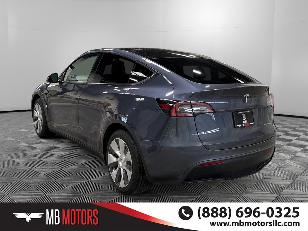 Used 2022 Tesla Model Y Long Range image 9
