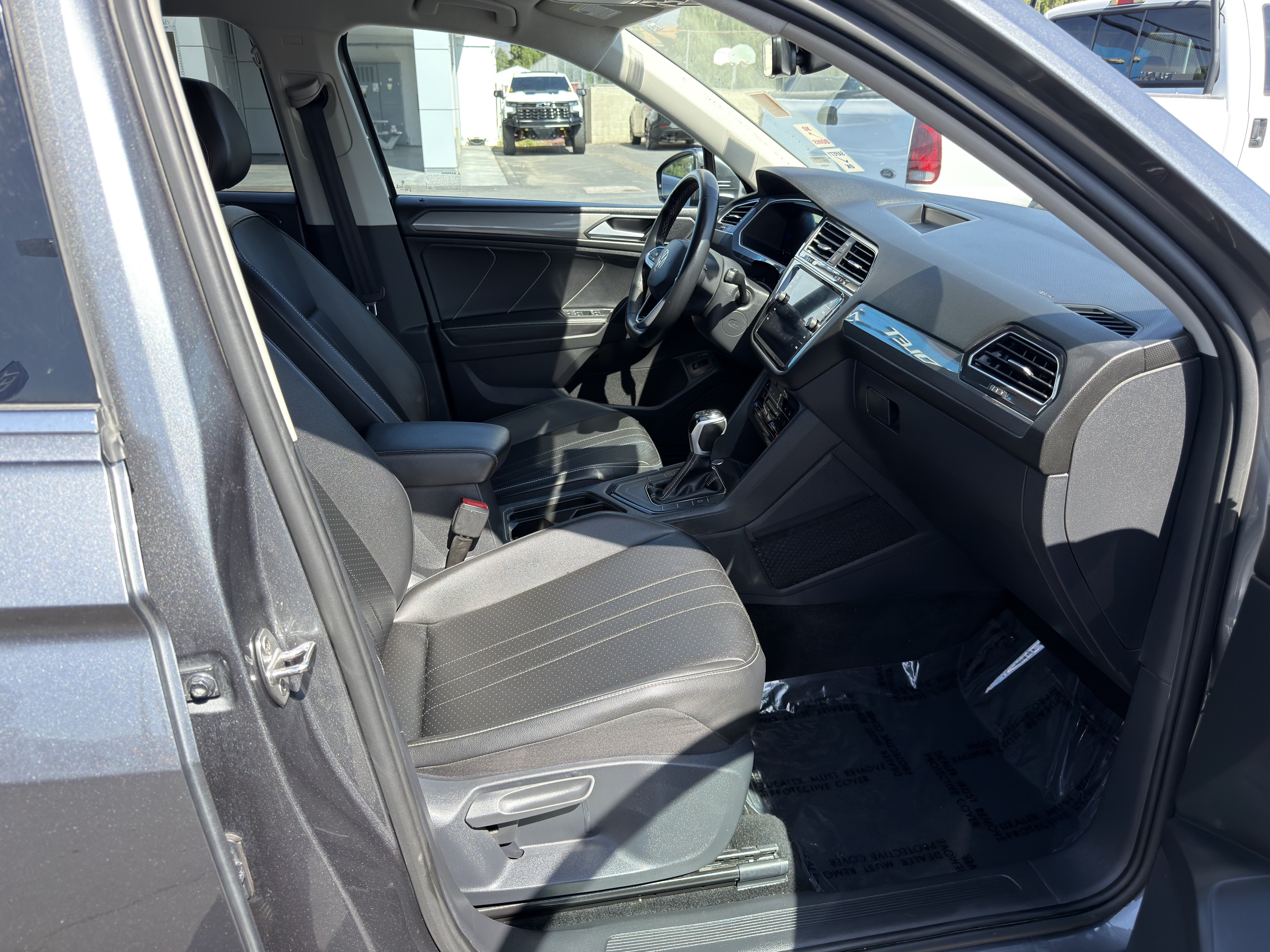 Used 2024 Volkswagen Tiguan SE FWD image 10