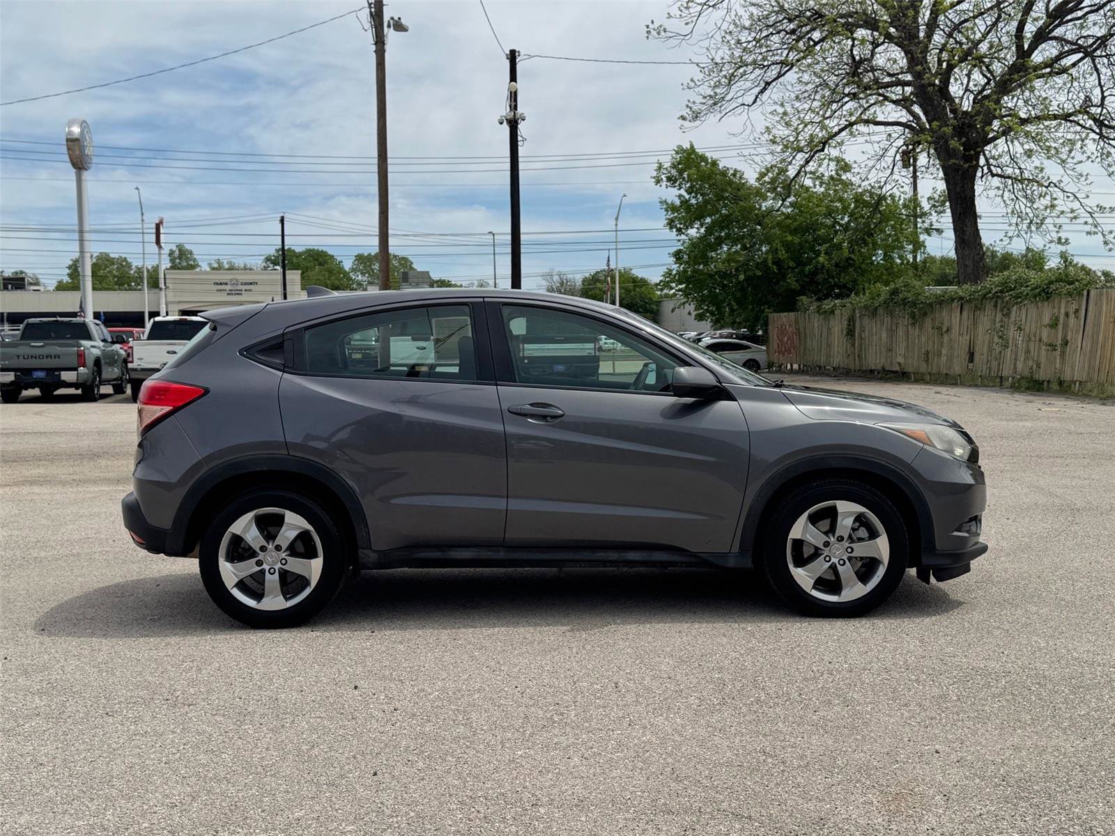 Used 2017 Honda HR-V LX image 4