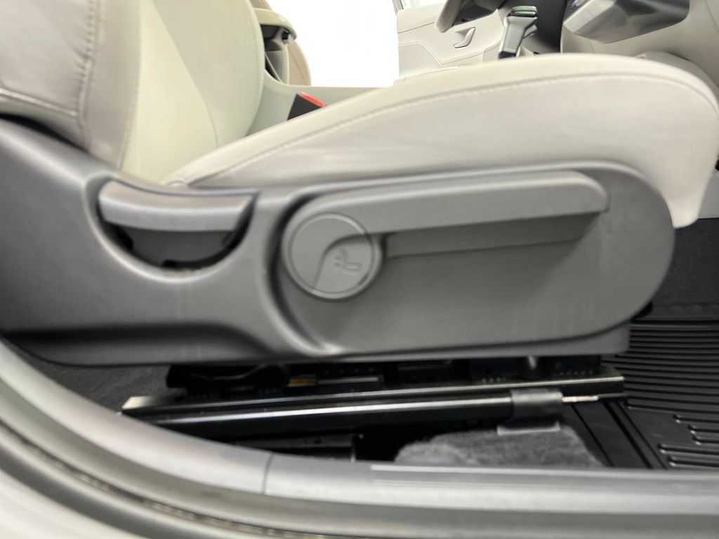 Used 2025 Hyundai Kona SEL FWD image 29