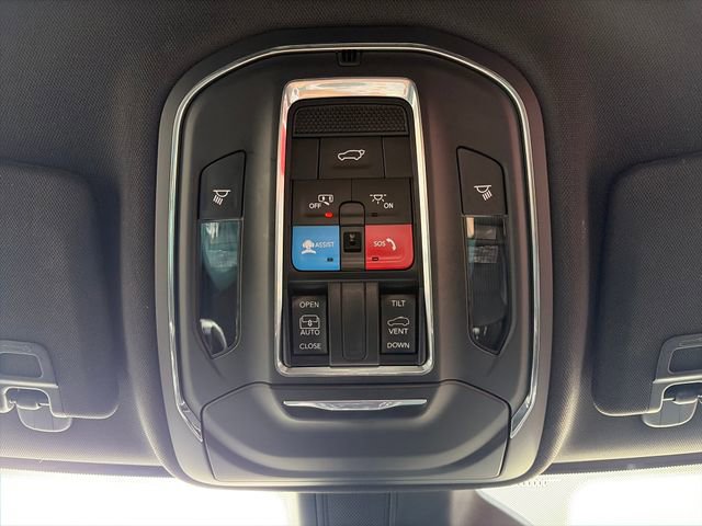 Used 2023 Jeep Grand Cherokee Altitude AWD/4WD image 58