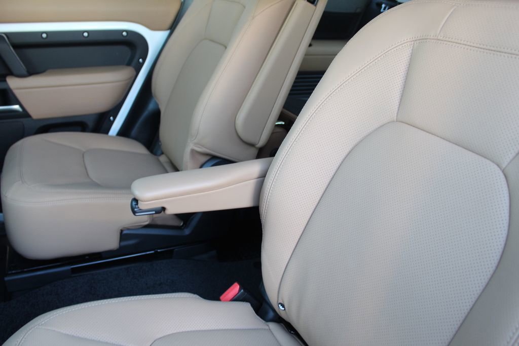 New 2026 Land Rover Defender 130 X-Dynamic SE image 20