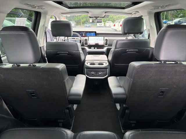 Used 2025 Ford Expedition Platinum AWD/4WD image 35