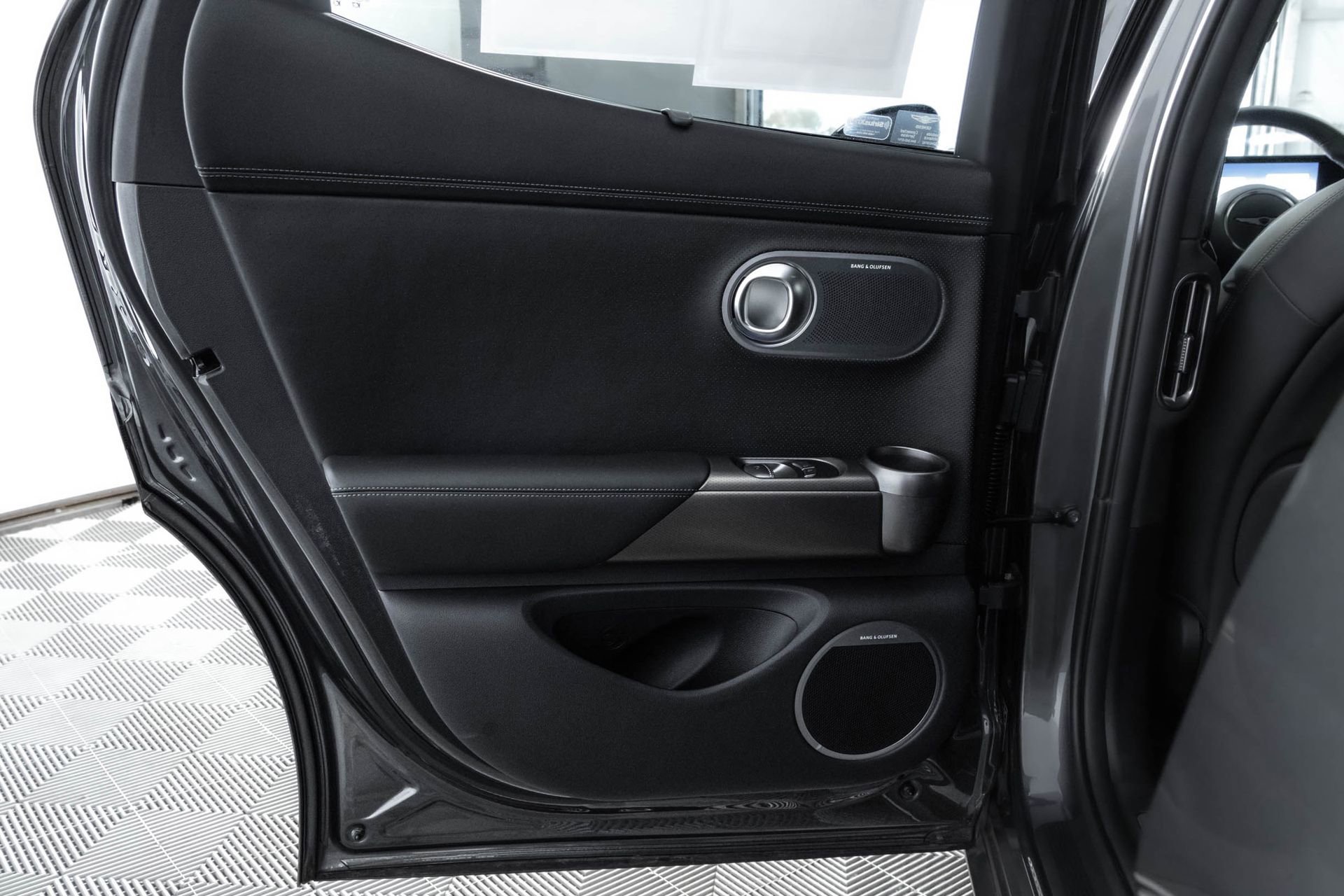 Used 2023 Genesis GV60 Advanced AWD/4WD image 41