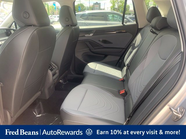 New 2025 Volkswagen Tiguan SE AWD/4WD image 17