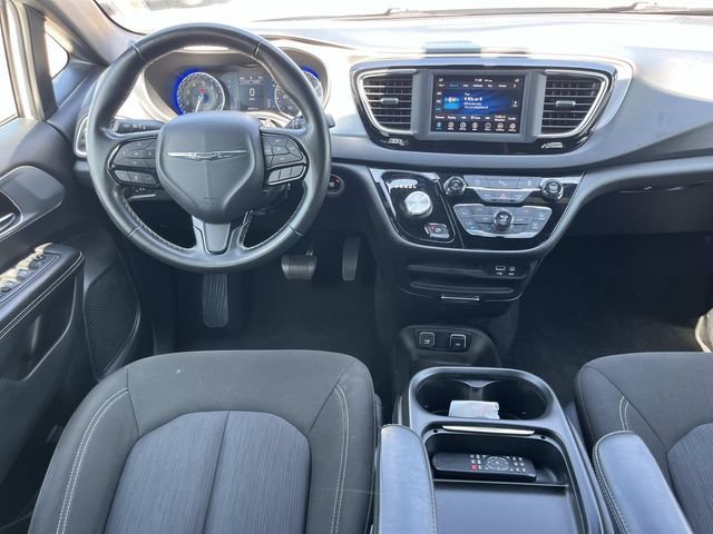 Used 2020 Chrysler Pacifica Touring w/ S Appearance Package FWD image 16