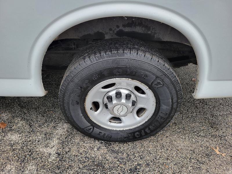 Used 2014 Chevrolet Express 2500 image 46