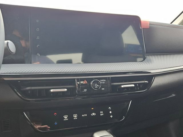 Used 2025 Nissan Kicks SR image 19