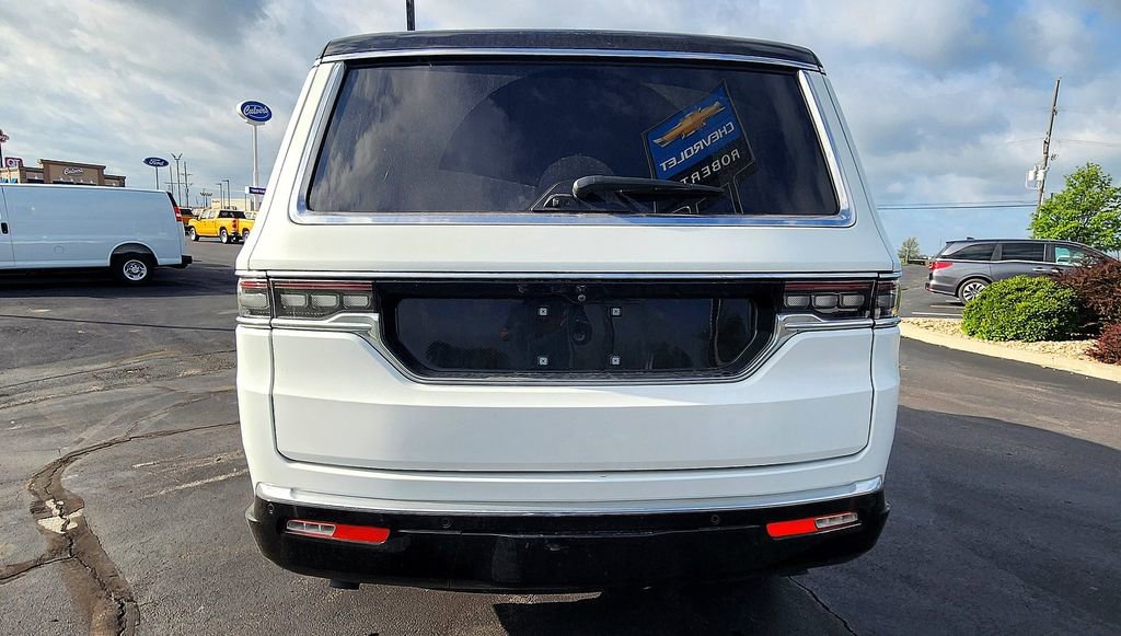 Used 2024 Jeep Grand Wagoneer L Series III w/ Rear Seat Video Group 1 AWD/4WD image 5