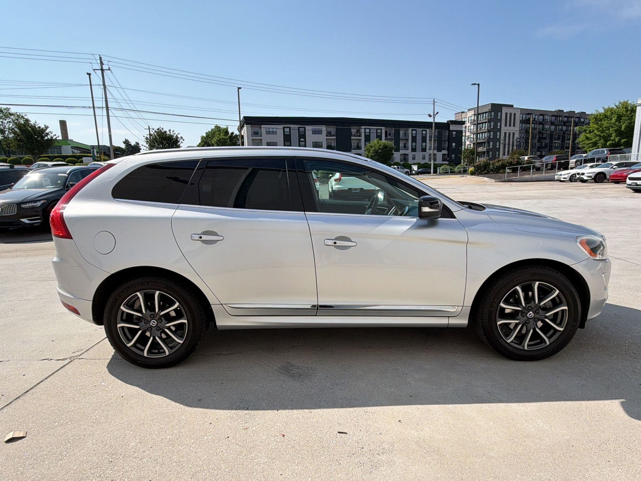 Used 2017 Volvo XC60 T6 Dynamic w/ Climate Package AWD/4WD image 8