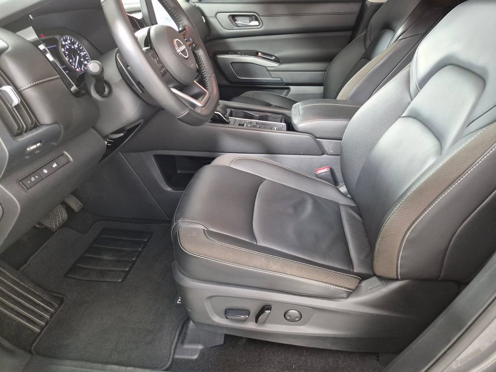 Used 2025 Nissan Pathfinder SL FWD image 22