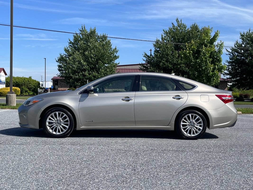 Used 2017 Toyota Avalon Limited w/ All Weather Liner Package FWD image 5