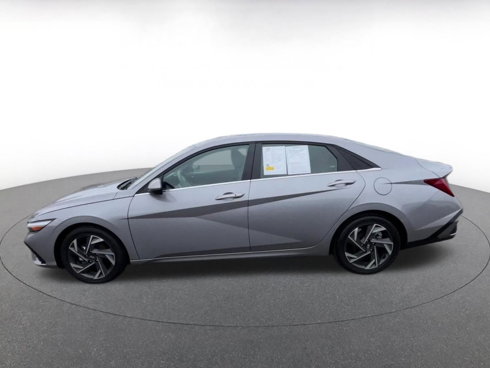 Used 2025 Hyundai Elantra SEL image 8