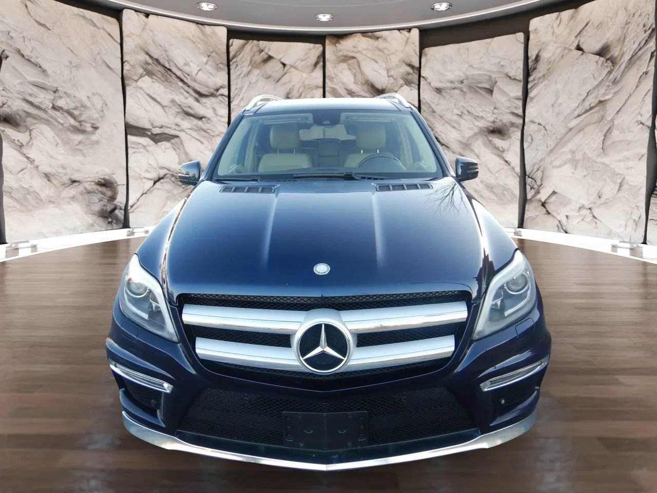 Used 2013 Mercedes-Benz GL 550 4MATIC image 3