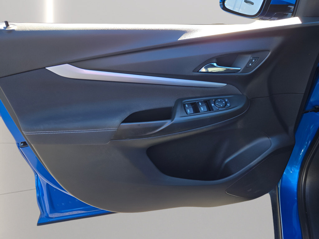 Certified 2023 Chevrolet Bolt EUV LT w/ Comfort Package FWD image 25