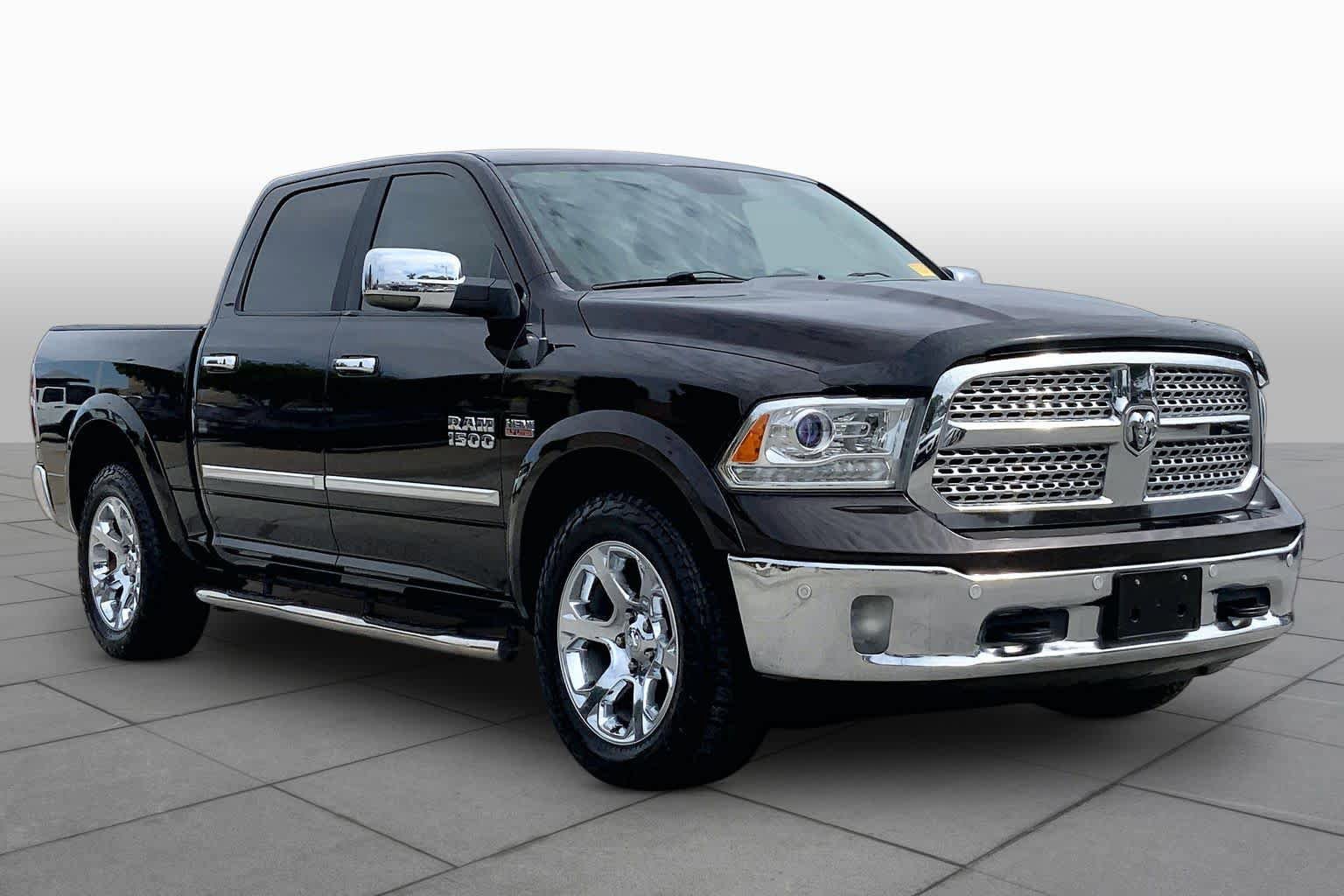 Used 2017 RAM 1500 Laramie w/ Convenience Group AWD/4WD image 3