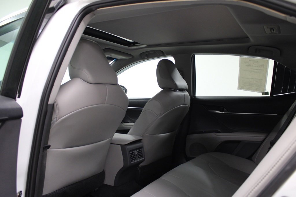 Used 2018 Toyota Camry XSE image 30