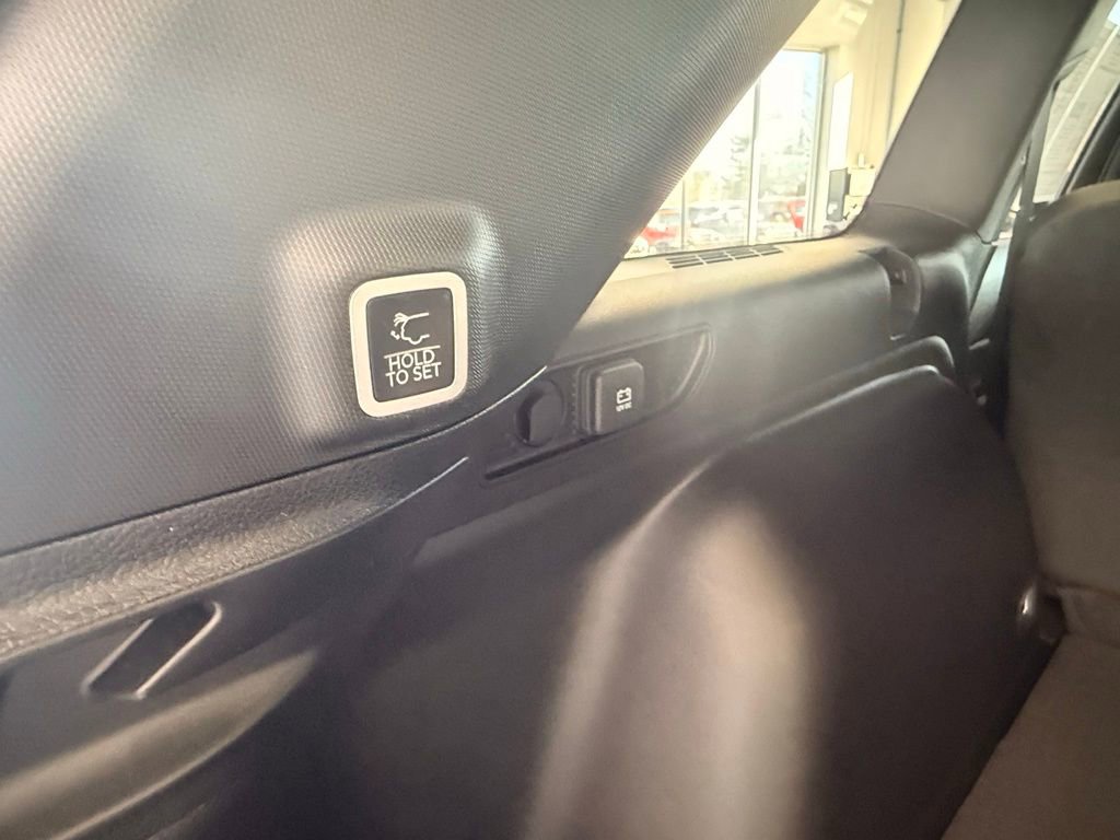 Used 2025 Jeep Grand Cherokee Altitude AWD/4WD image 12