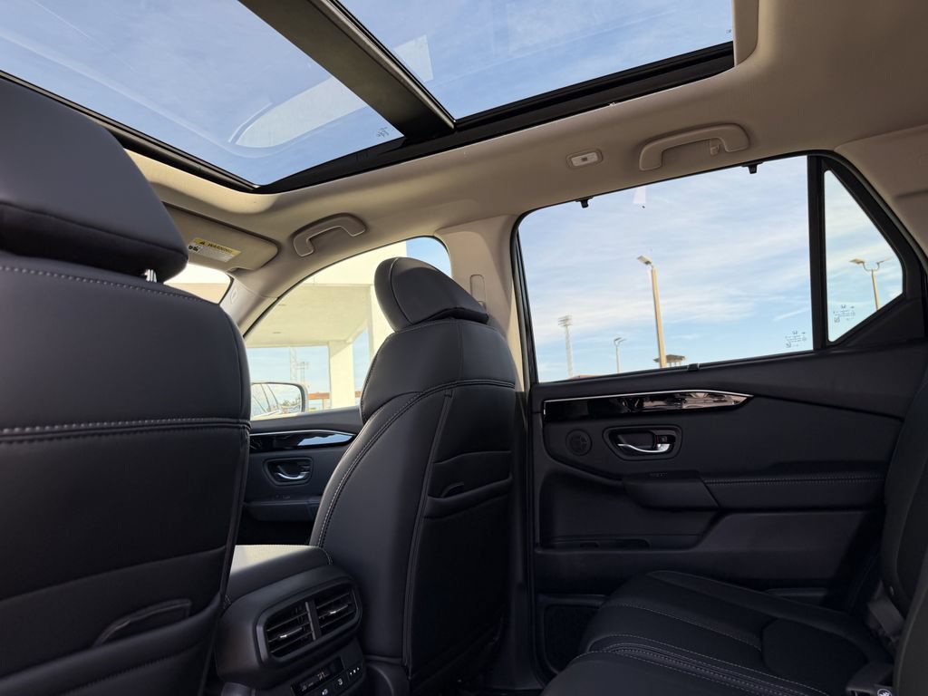 New 2025 Honda Pilot Touring image 17
