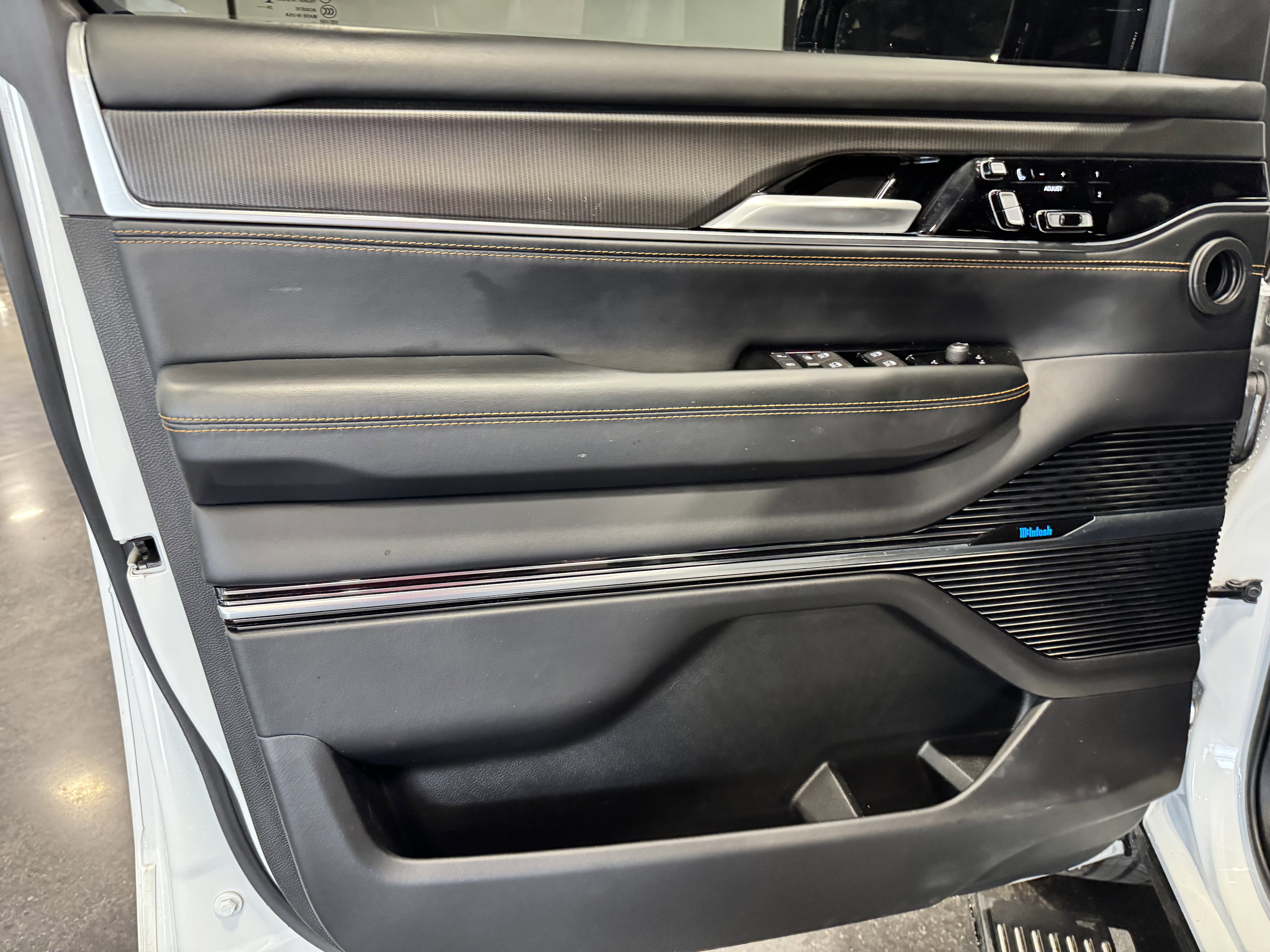 Used 2025 Jeep Grand Wagoneer L Series III w/ Quick Order Packagew 28T image 12