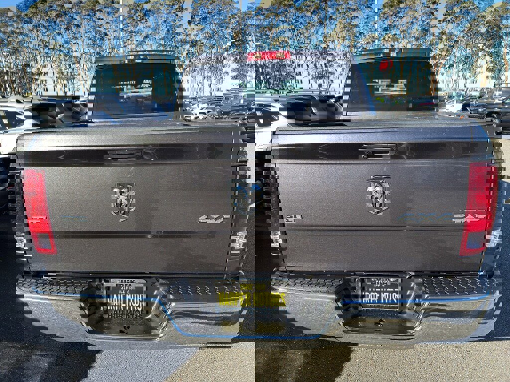 Used 2021 RAM 1500 Classic SLT image 5