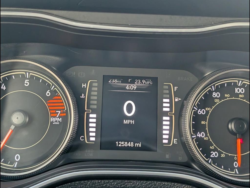 Used 2019 Jeep Cherokee Latitude w/ Popular Appearance Group FWD image 10