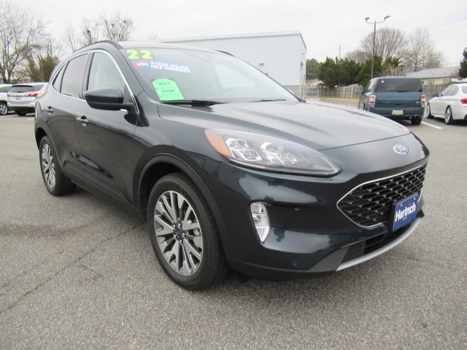 Used 2022 Ford Escape Titanium image 3