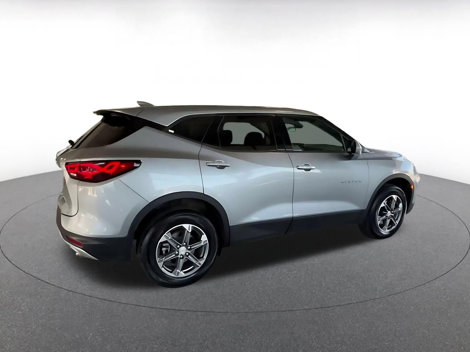 Used 2026 Chevrolet Blazer LT AWD/4WD image 13