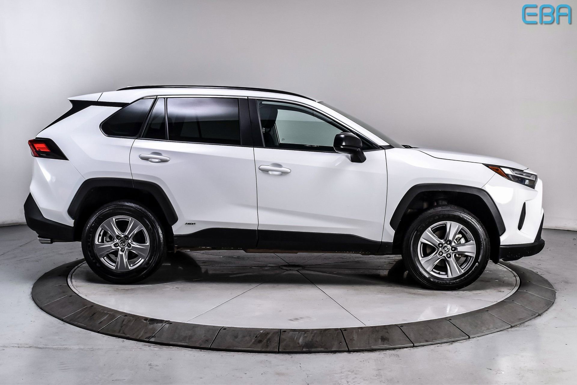 Used 2025 Toyota RAV4 LE AWD/4WD image 7