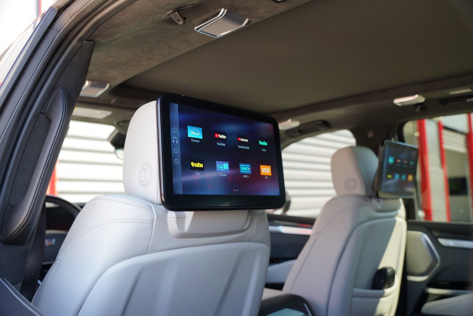 Used 2025 Cadillac Escalade ESV V image 14