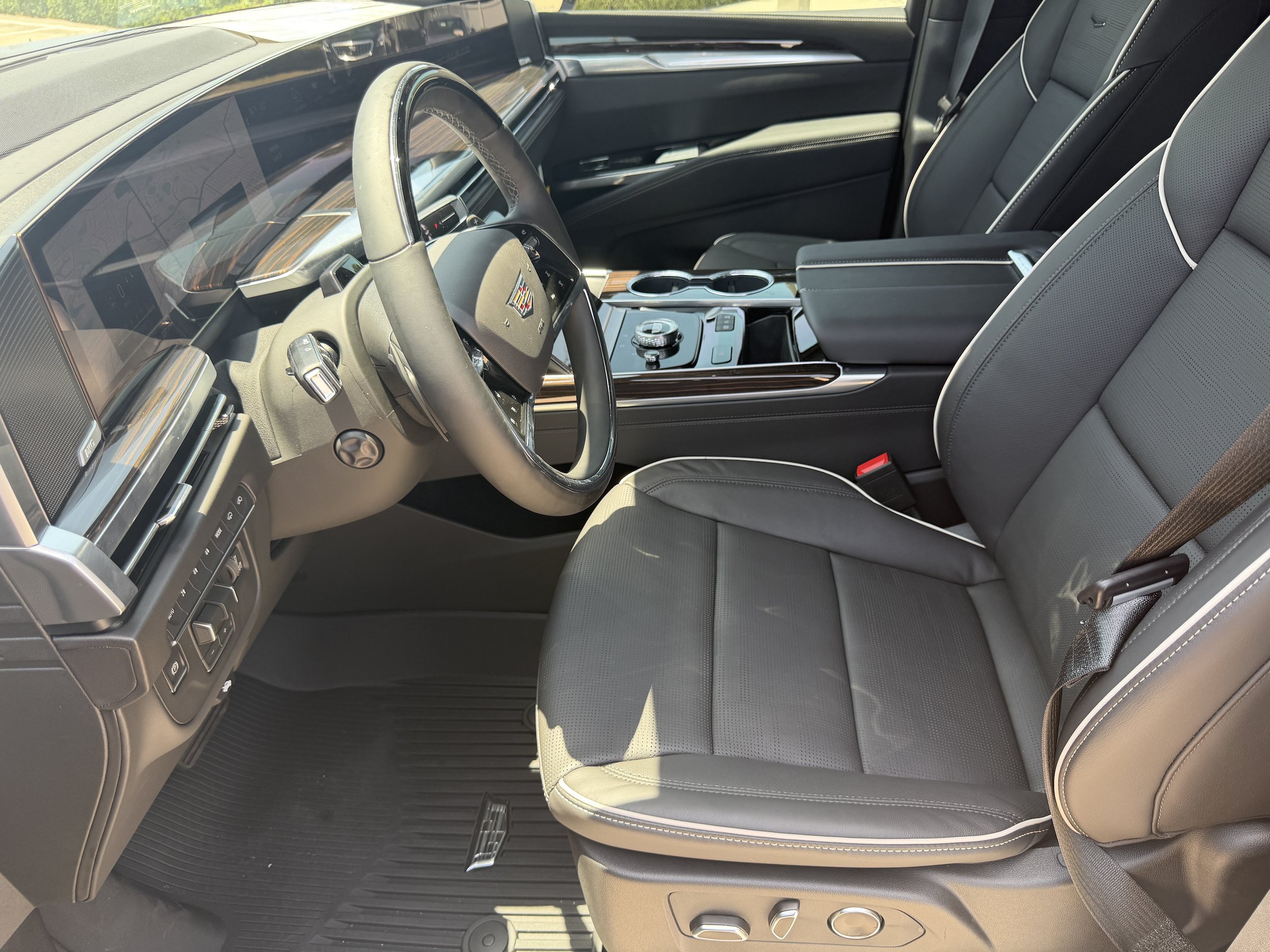 New 2026 Cadillac Escalade ESV Luxury w/ Touring Package AWD/4WD image 23