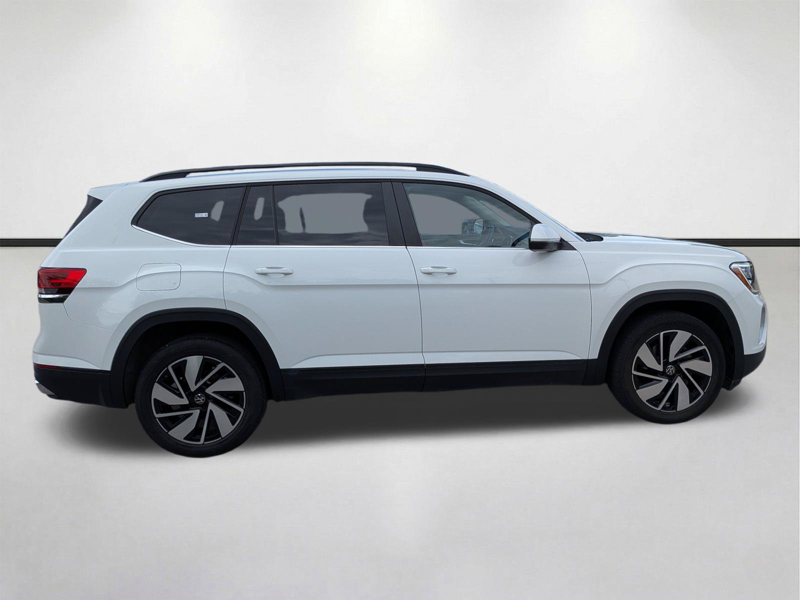 Used 2024 Volkswagen Atlas SE FWD image 3