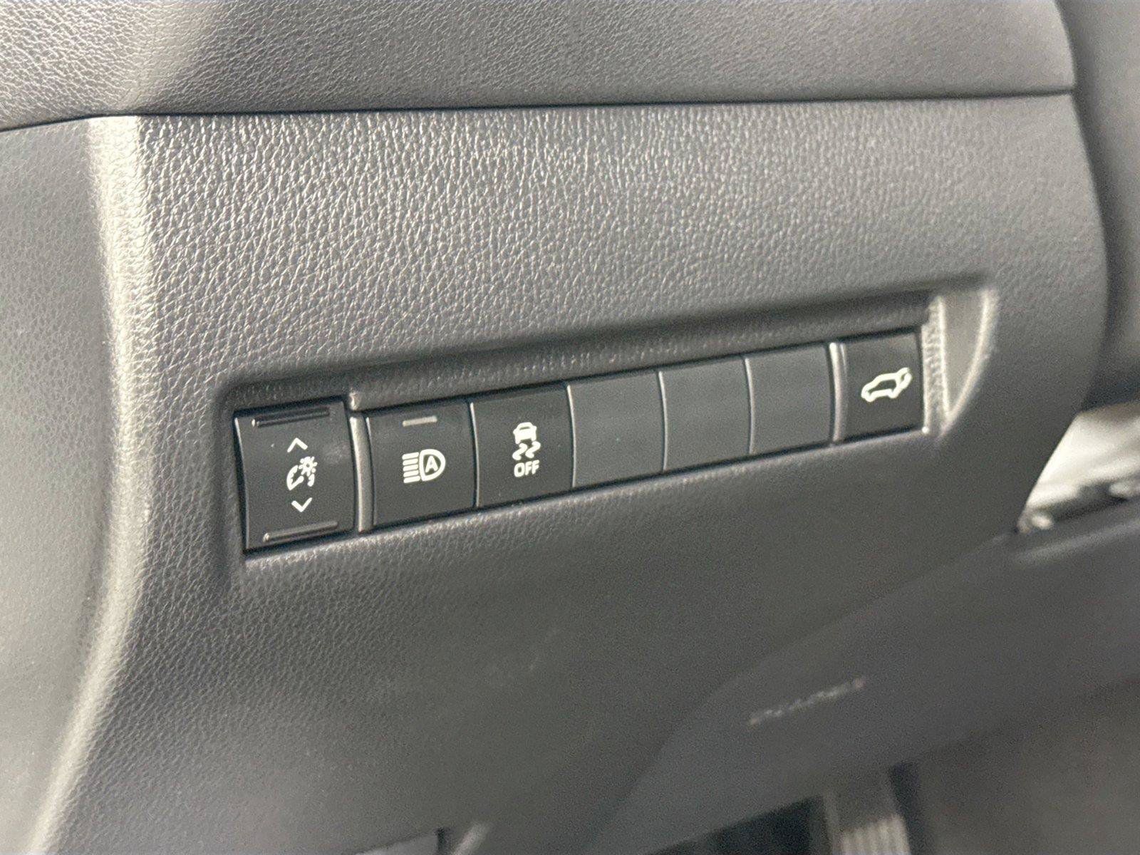 Certified 2023 Toyota Venza LE AWD/4WD image 15