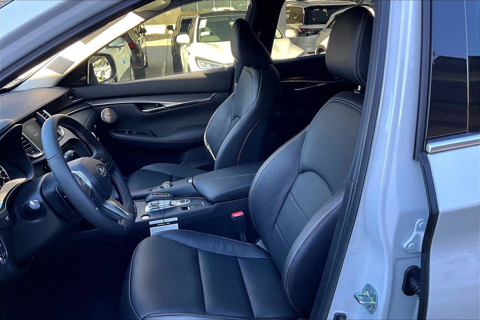 New 2025 INFINITI QX50 Luxe image 24