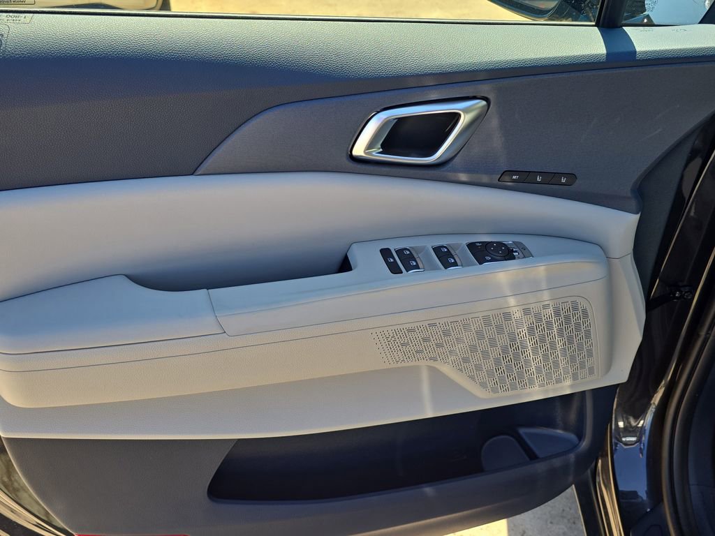 New 2026 Kia Carnival EX FWD image 19