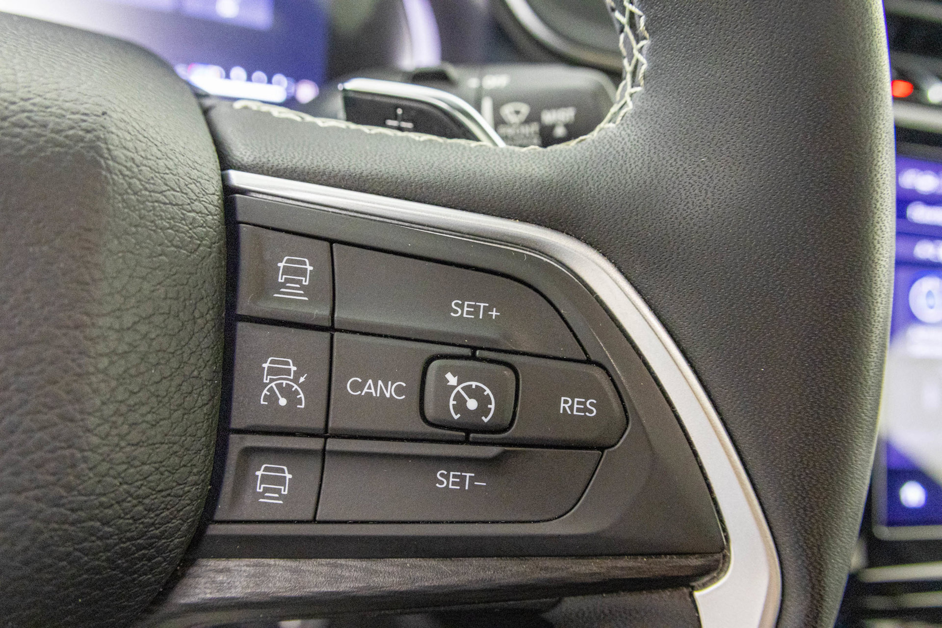 Used 2024 Jeep Grand Cherokee Laredo AWD/4WD image 32
