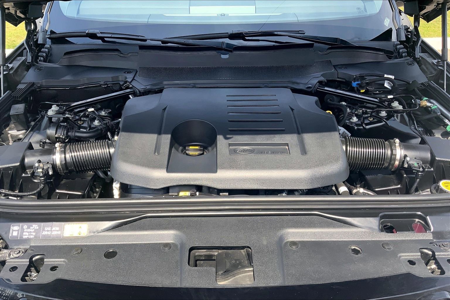 Used 2025 Land Rover Discovery Dynamic SE AWD/4WD image 29