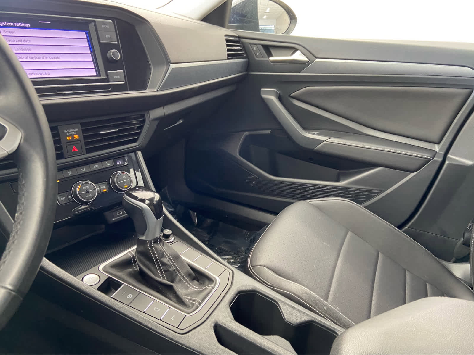 Used 2024 Volkswagen Jetta SE image 30