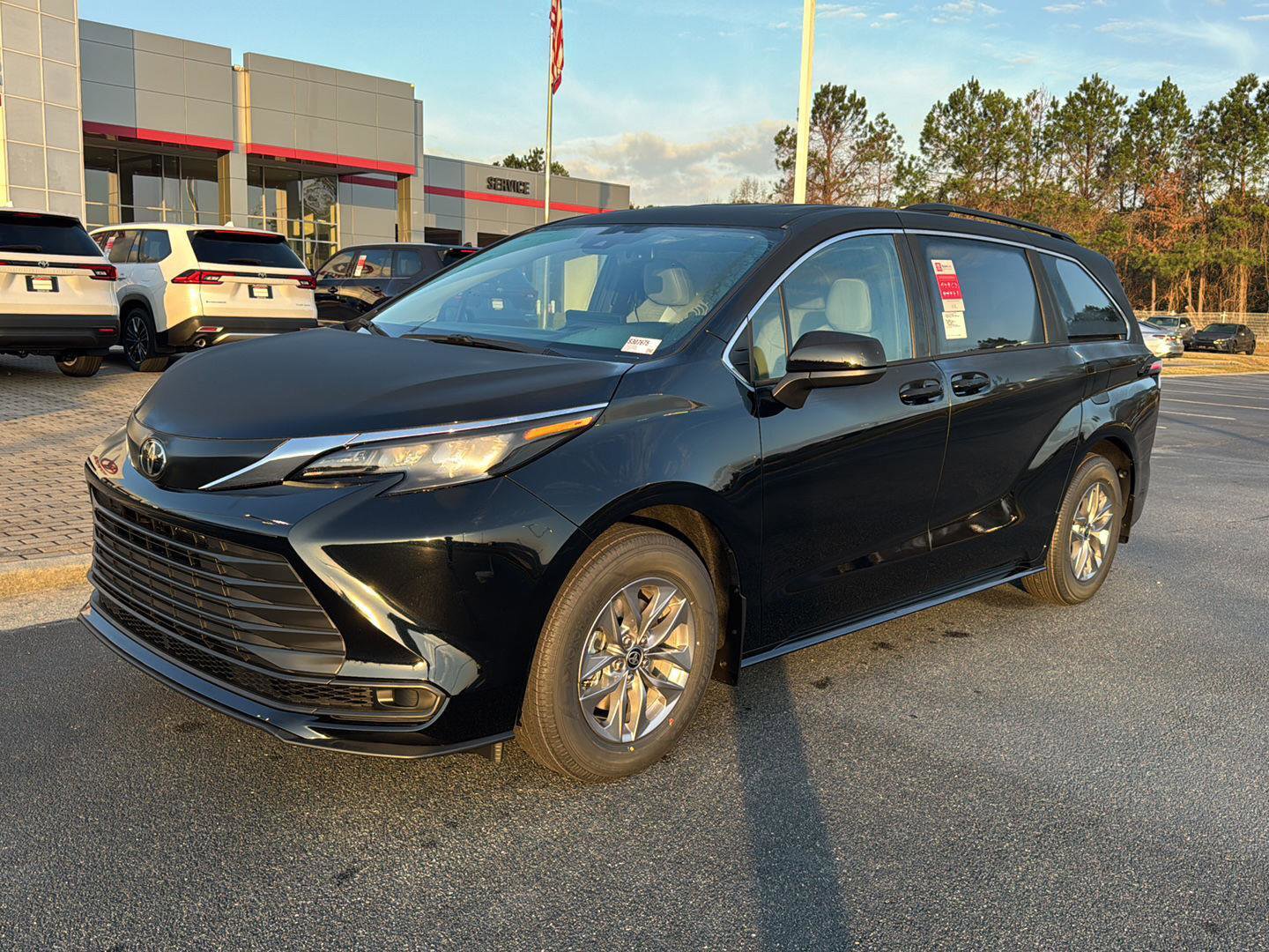 New 2026 Toyota Sienna LE