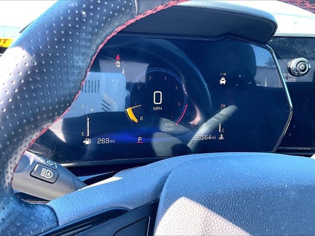 Used 2025 Chevrolet Trax RS w/ Driver Confidence Package FWD image 3
